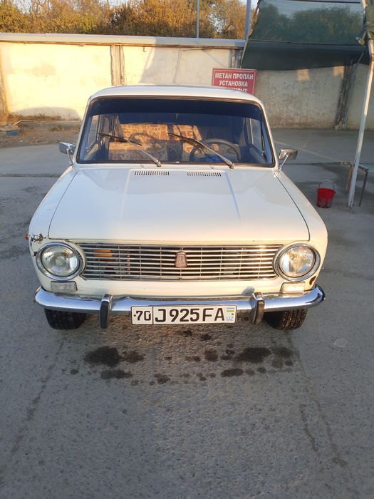 Vaz 2101 sotiladi