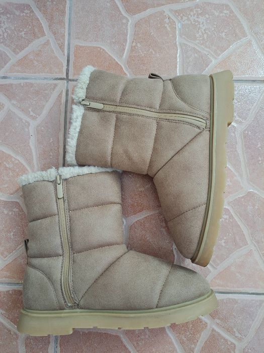 UGG Zara mărimea 38