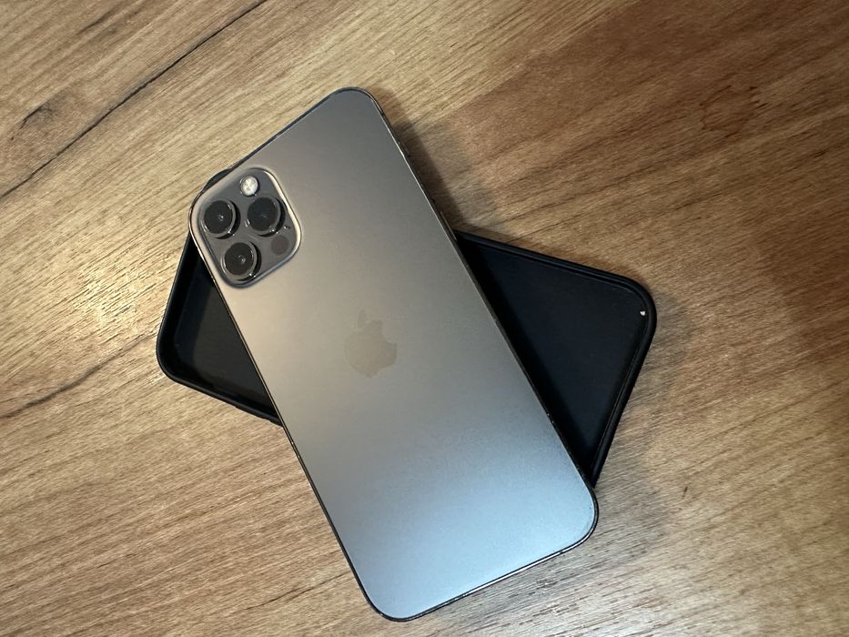 Iphone 12 pro arata bine si functioneza