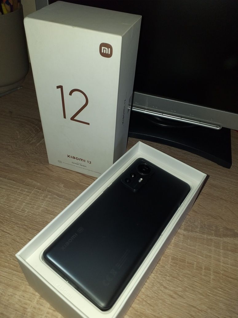 Xiaomi 12-256 GB in cutie impecabil plus foile privacy