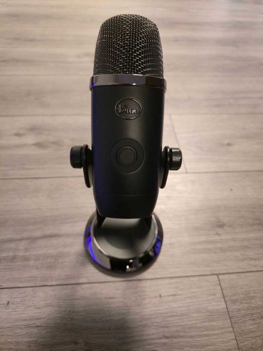 Blue Yeti Nano microfon USB –  stand metalic
