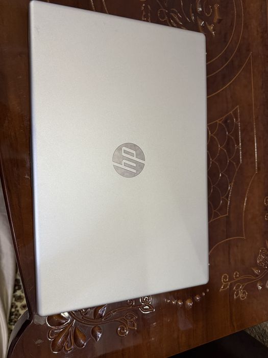 Yangi noutbuk sotiladi