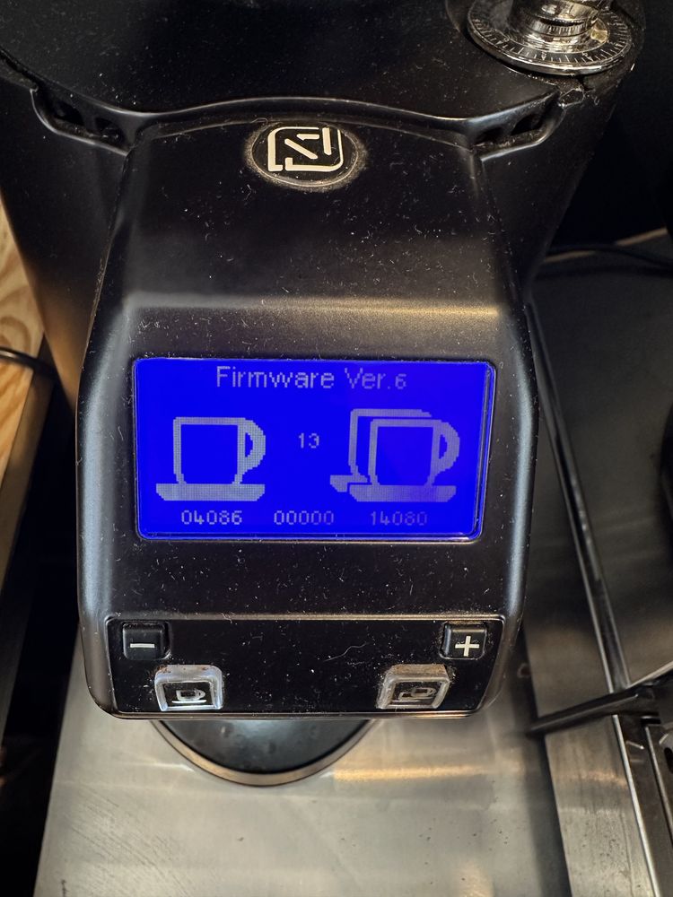 Nuova simonelli espressor masina de cafea + rasnita cafenea coffeeshop
