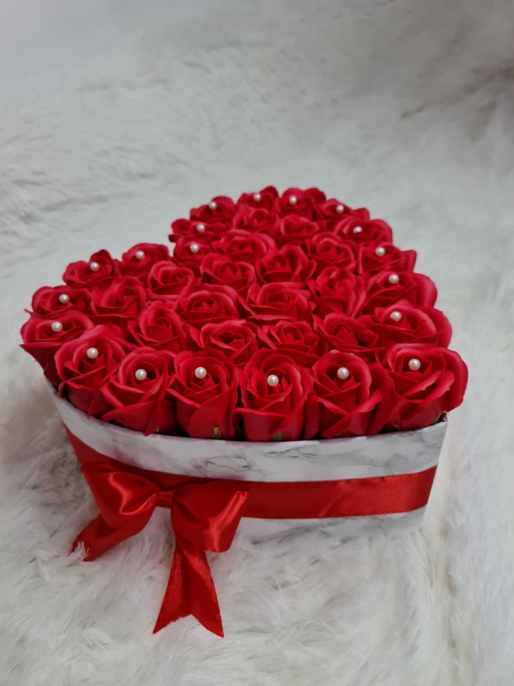 Aranjamente florale si Ursuleti din trandafiri pentru Valentine’s Day