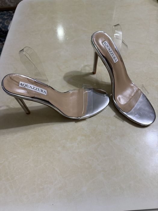 Оригинальные босоножки Aquazzura — прозрачные, серебристые, на каблуке