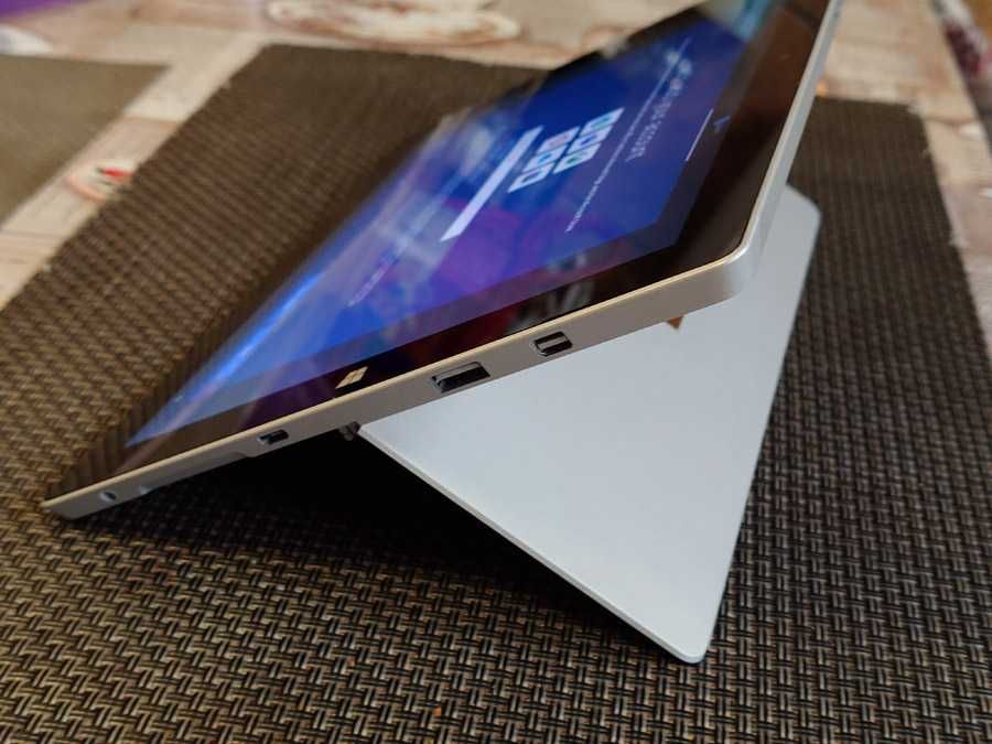 Tableta Microsoft Surface 3 + dock original