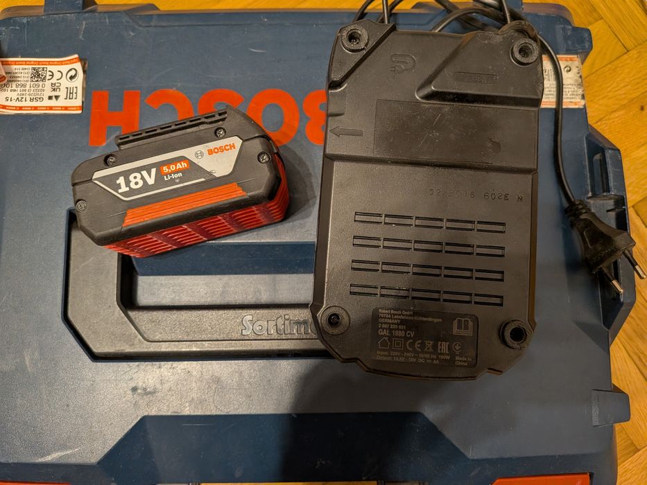 Acumulator Bosch 18V 5Ah + Încărcător rapid 8Ah