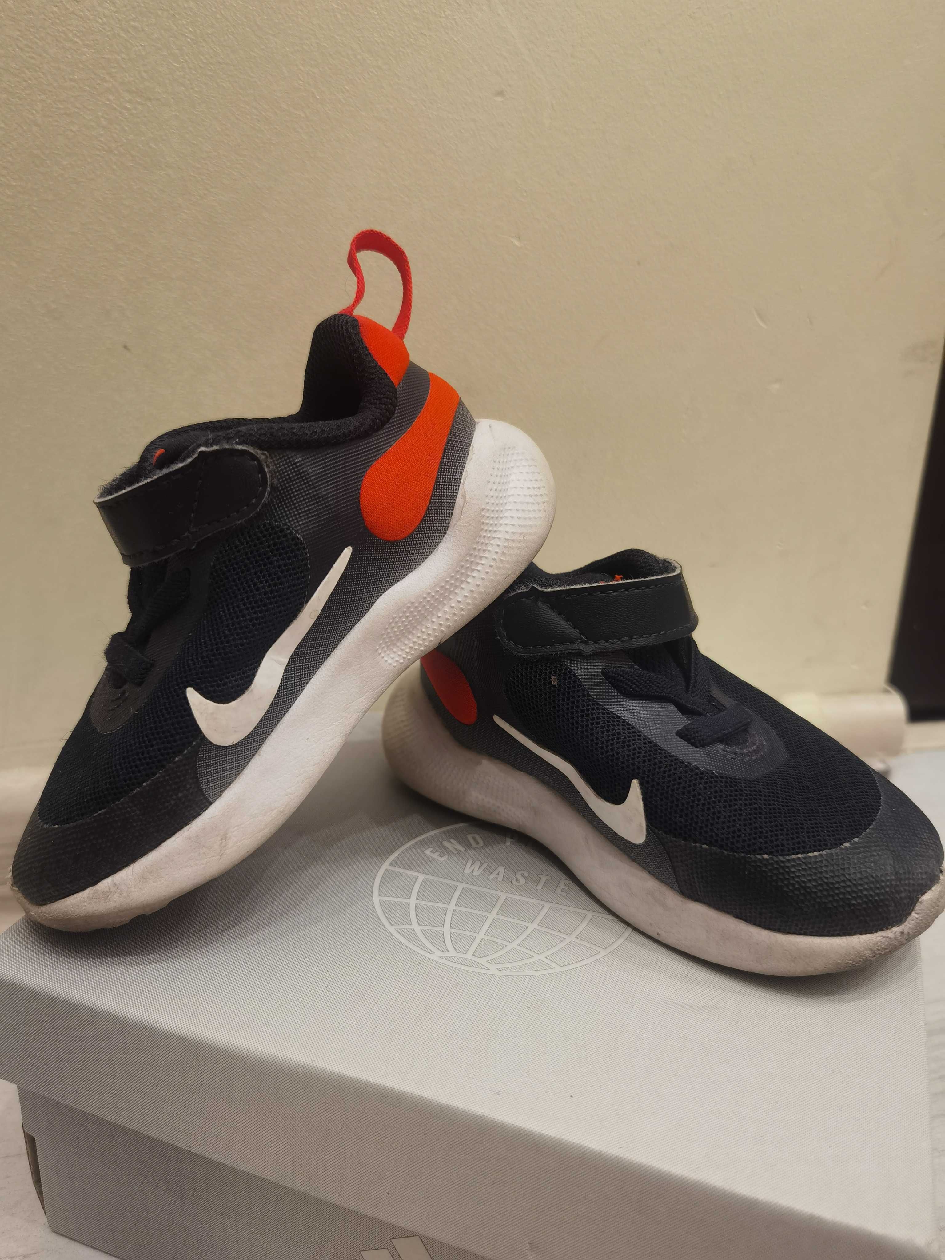 Детски маратонки Nike revolution , номер 22