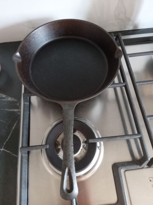 Чугунная сковорода