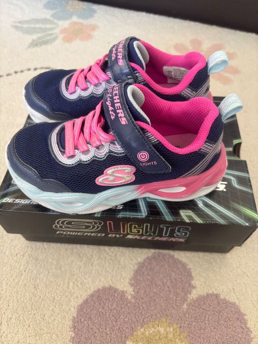 Детски светещи маратонки Skechers