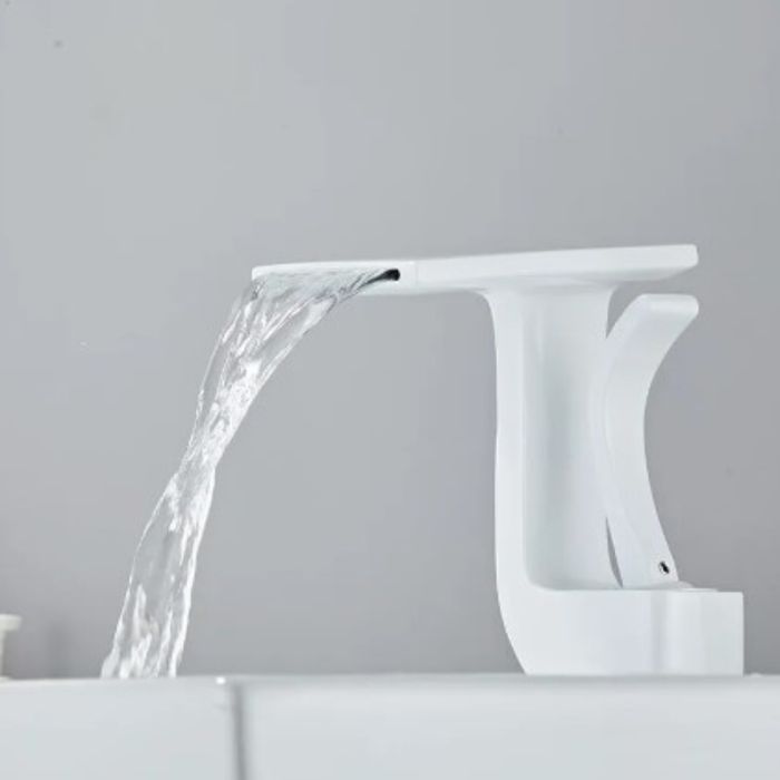 Baterie lavoar moderna Adsinio, stil cascada