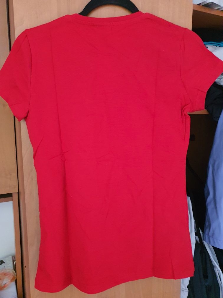 Дамска червена тениска