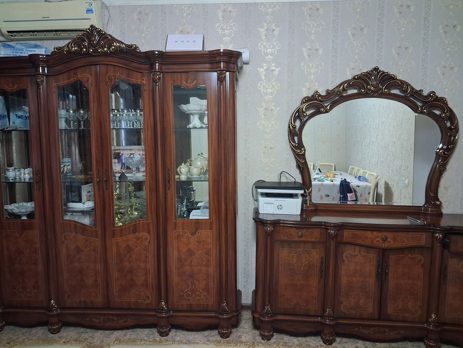 Мебель для гостиной.  Глянцевая. Малайзия производства. Сервант 4 есік