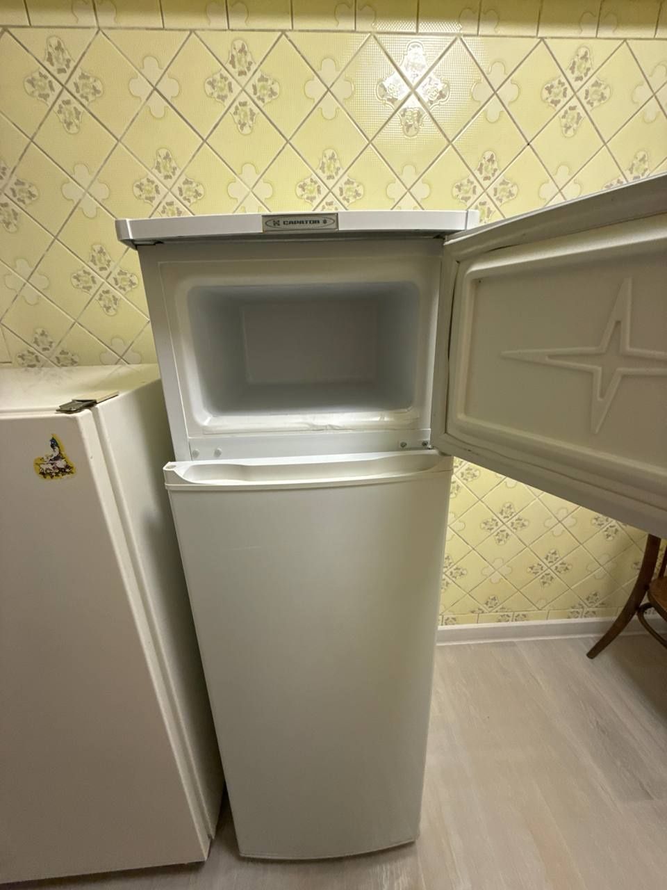 Продам 2 холодильника рабочие за 200 уе