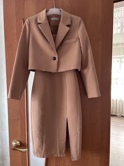 Платье с пиджаком