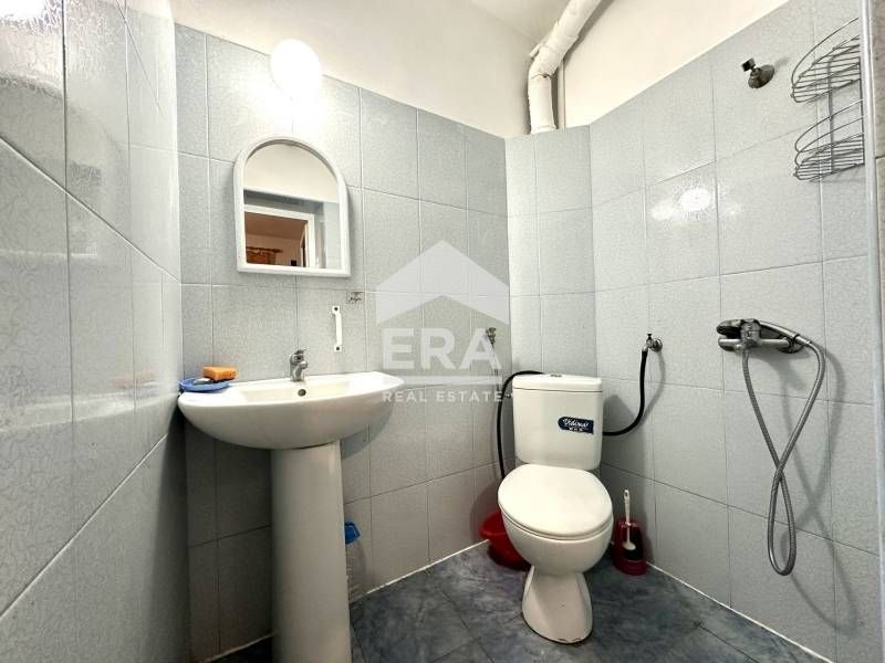 Двуетажна къща с двор в гр. Дебелец