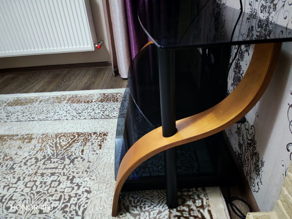 Полка под ТВ и приставки '