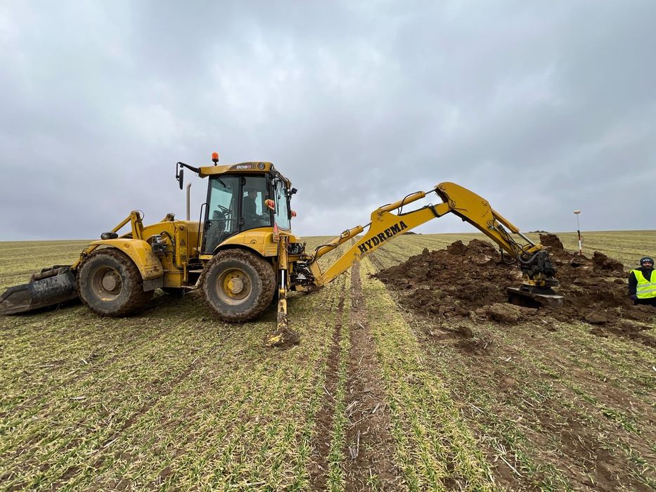 Ofer servicii cu buldoexcavator, săpături, amenajări, demolări