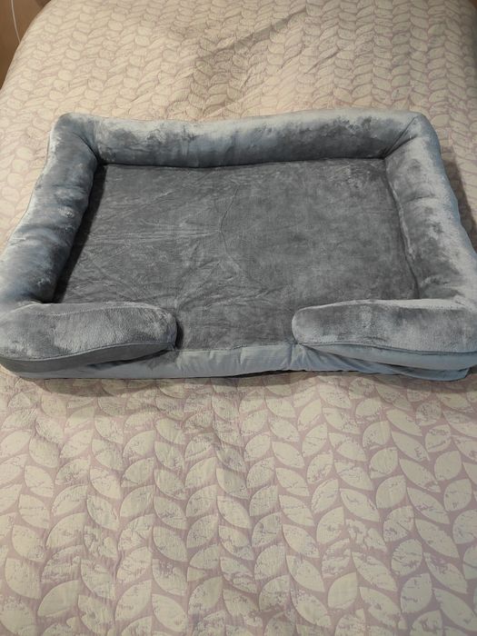 Продавам луксозно плюшено легло/ диван за средно голяма порода куче