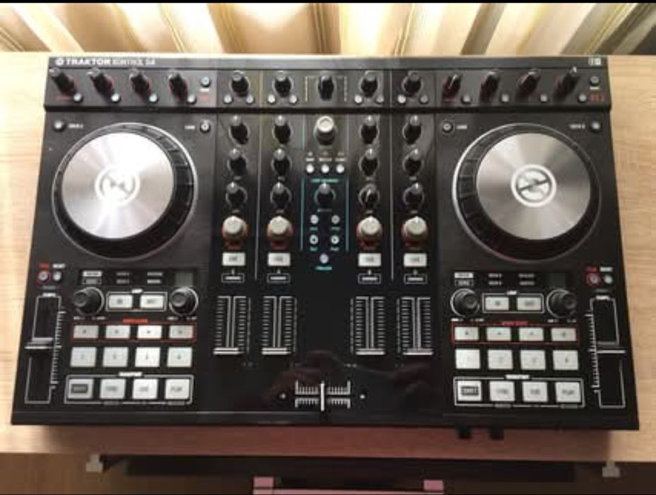 Traktor Kontrol S4