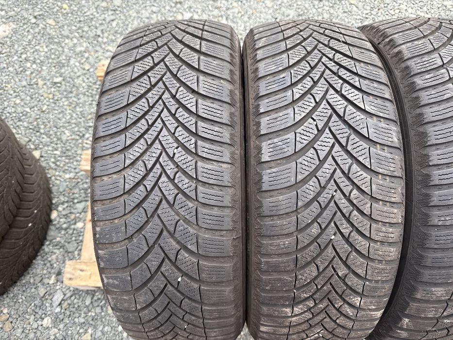 4бр. Зимни Гуми 205/60R/16 -SEMPERIT- DOT:2523+4622- 6.3мм+5.7мм