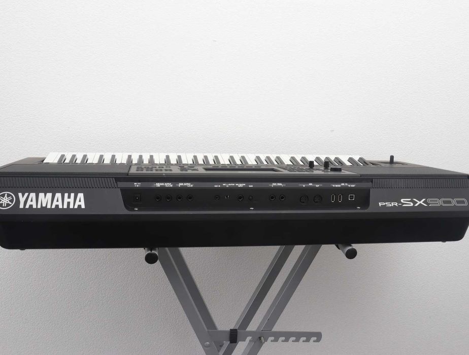 Yamaha PSR-E273 Keyboard Boxed