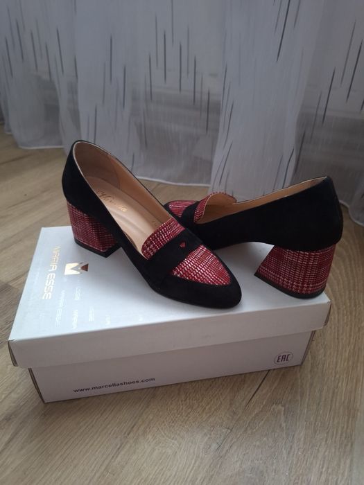 Pantofi cu toc , noi , Marcella
