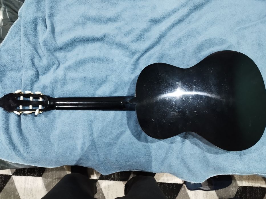 Акустична китара черна