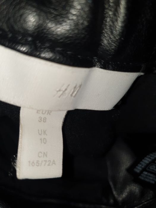 Vand pantaloni evazati  38 imitatie piele Hm