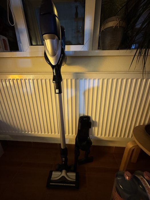 Aspirator vertical Rowenta Air Force 360