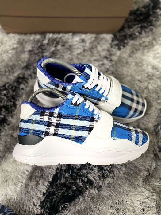 adidasi burberry