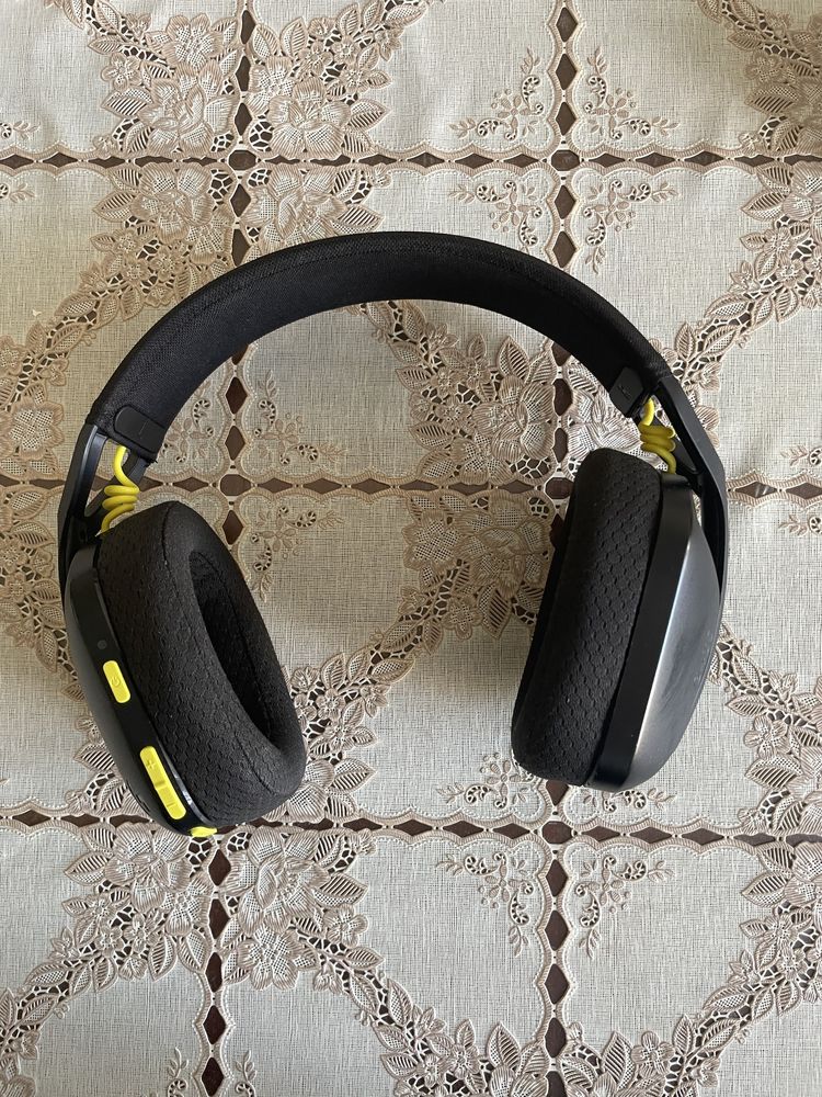 Logitech g435.