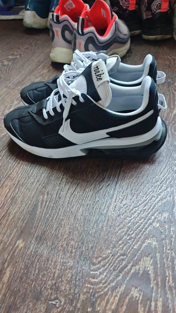 Продавам маратонки Nike