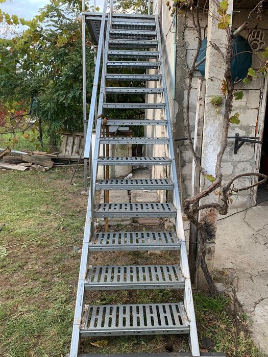 Scări metalice zincate pentru case , beci și incendiu ISU
