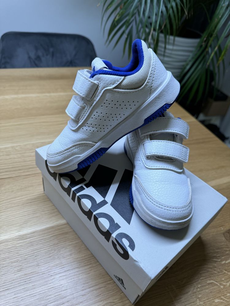 Adidasi Adidas, marimea 25