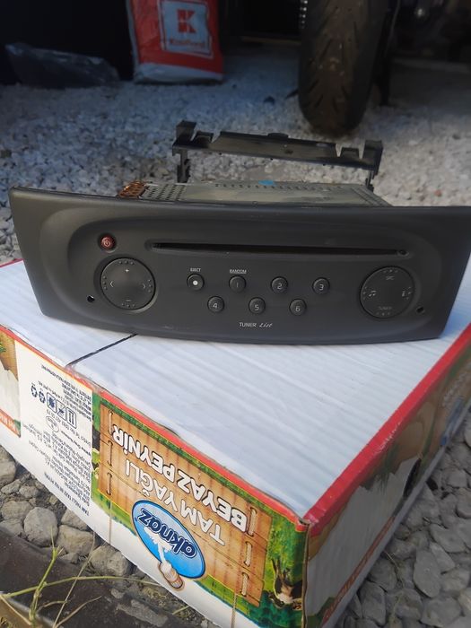 Оригинялно радио за Рено