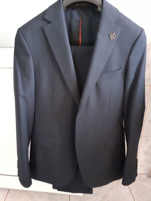 Costum băieți calitate superioară.