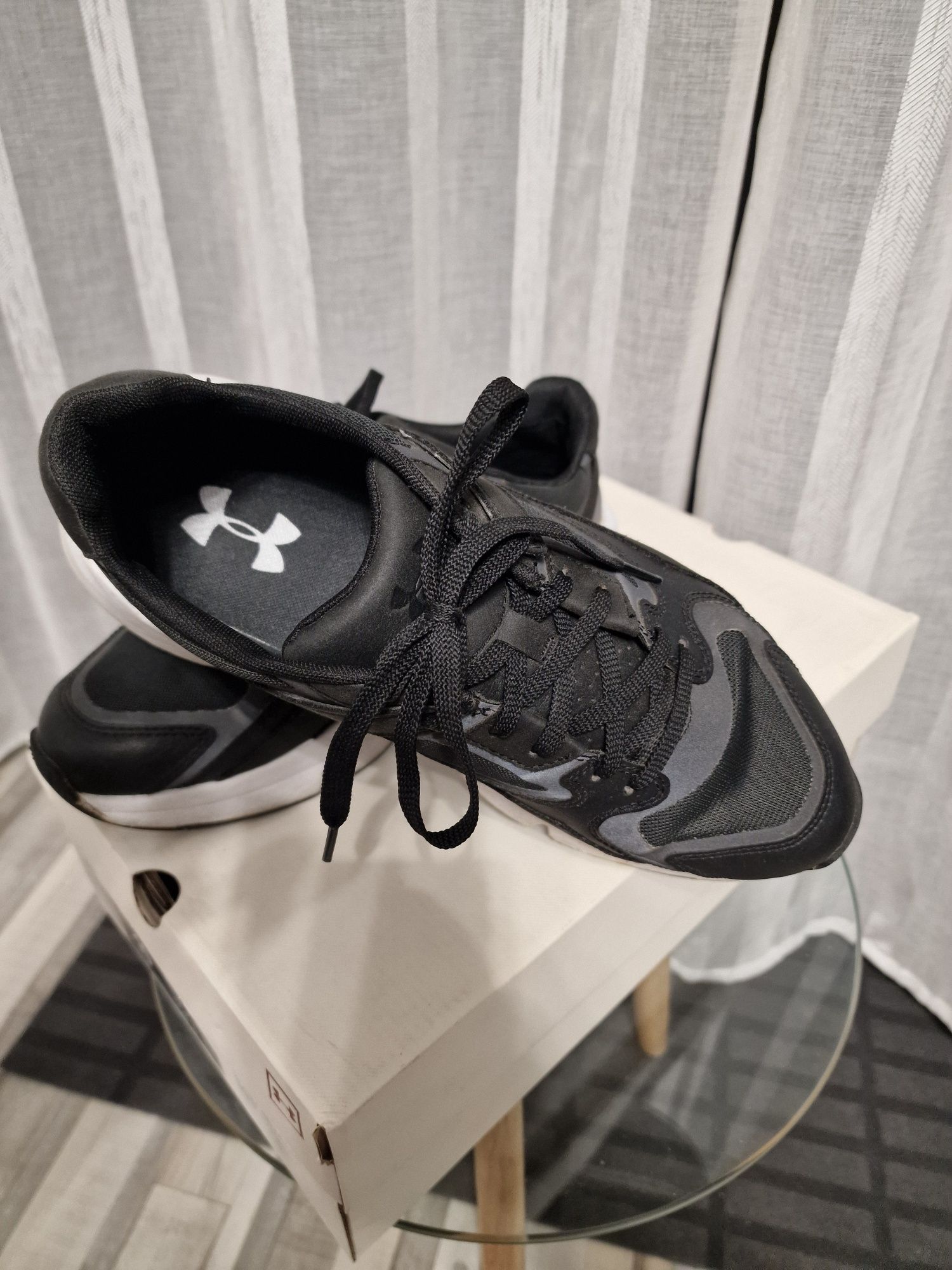 UNDER ARMOUR Forge 96 - black - mas. UK9 / EUR44 / CM28 - stare buna