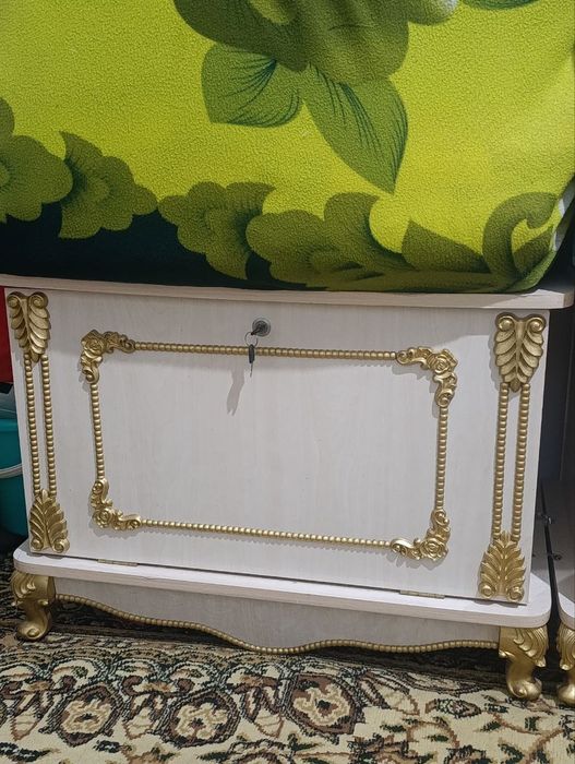 Курпача, ястик ва сандик сотилади.