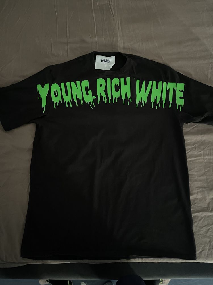 Tricouri young rich white