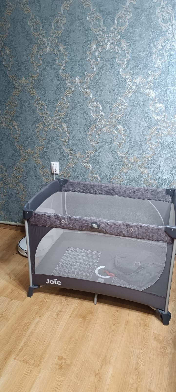 Продам детскую кровать-манеж JOIE
