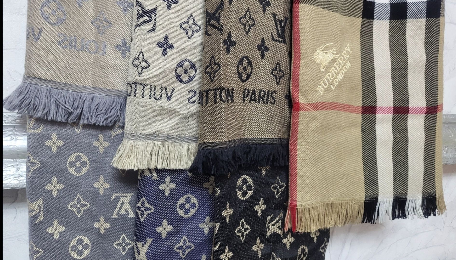 Чорапи Burberry, Moshino, tommy шалове LV