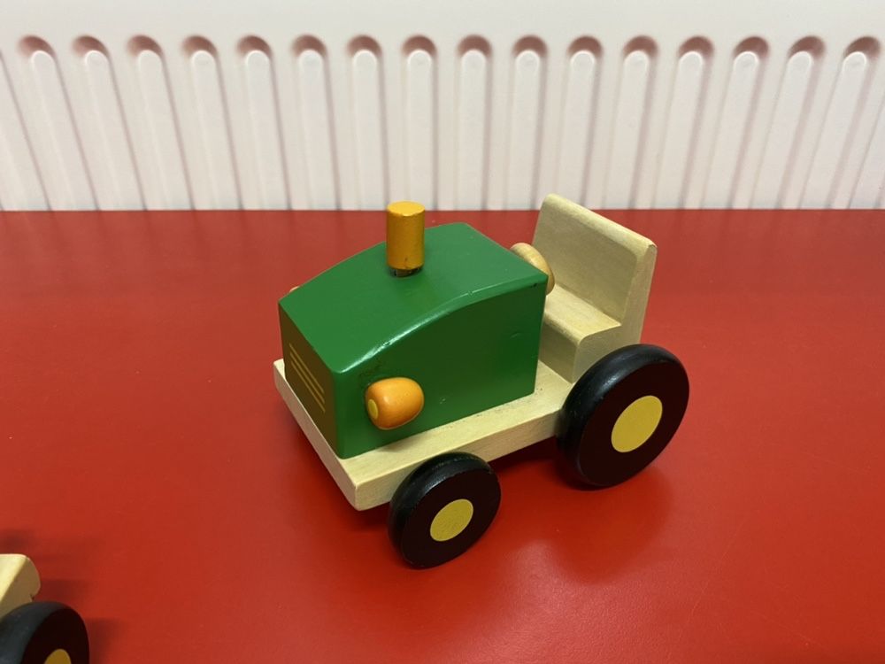 New Classic Toys tractor cu 2 remorci din lemn