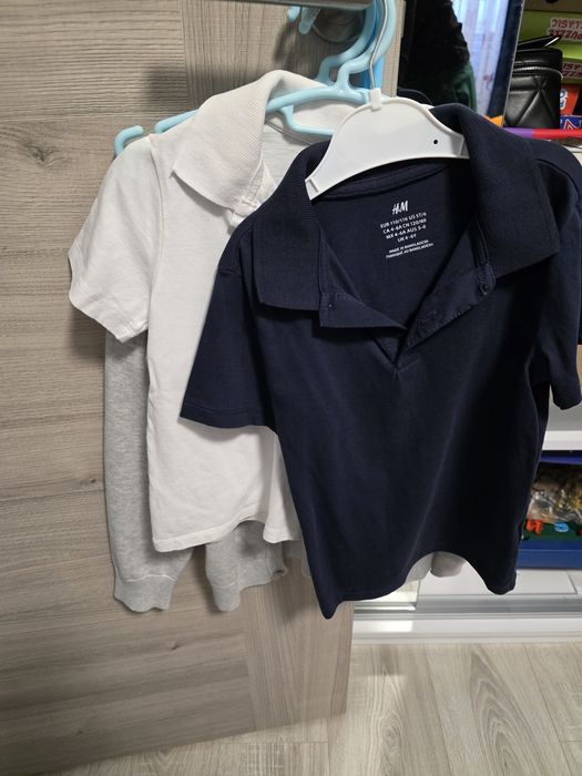 Vând bluze si tricouri pt școală