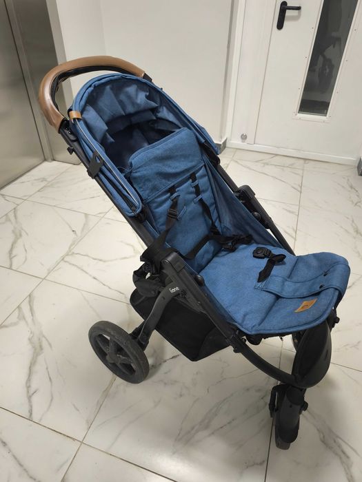 Коляска прогулочнвя