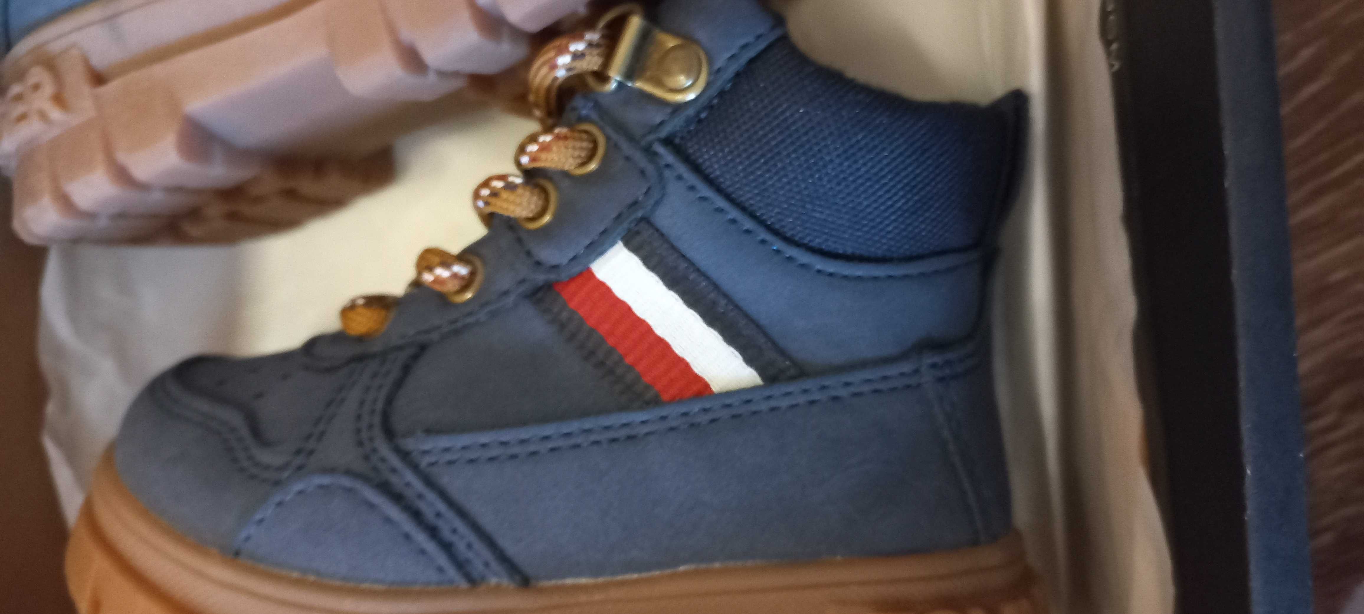 Два модела нови детски обувки Tommy Hilfiger, номер 20