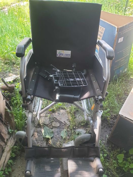 Инвалидна количка и Стол тоалетна