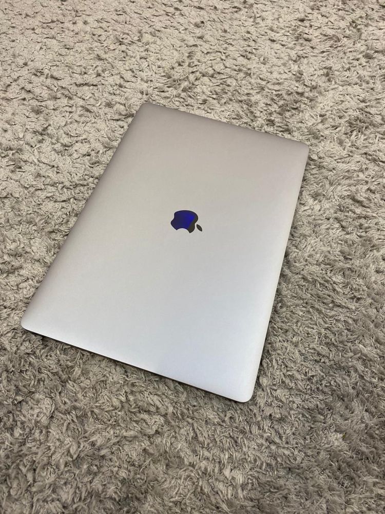 Mac book pro 15 2017год 512GB