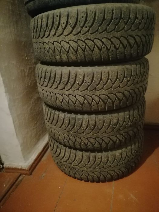 Продам шины на машину