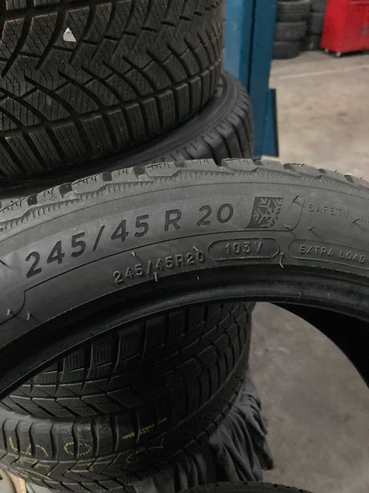 245 45 20 Anvelope Iarna Michelin Alpin 5 SUV DOT 2022